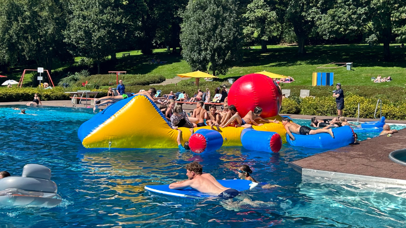 Besonders der Wasserkrake hat es den kleinen Badegästen angetan. (Foto: Stadt Siegen)