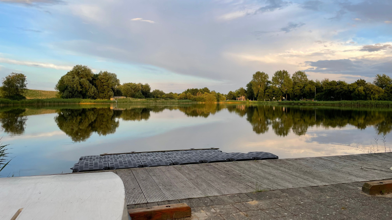 Der große Badesee lud zu Aktivitäten im und am Wasser ein (Foto: Stadt Siegen)